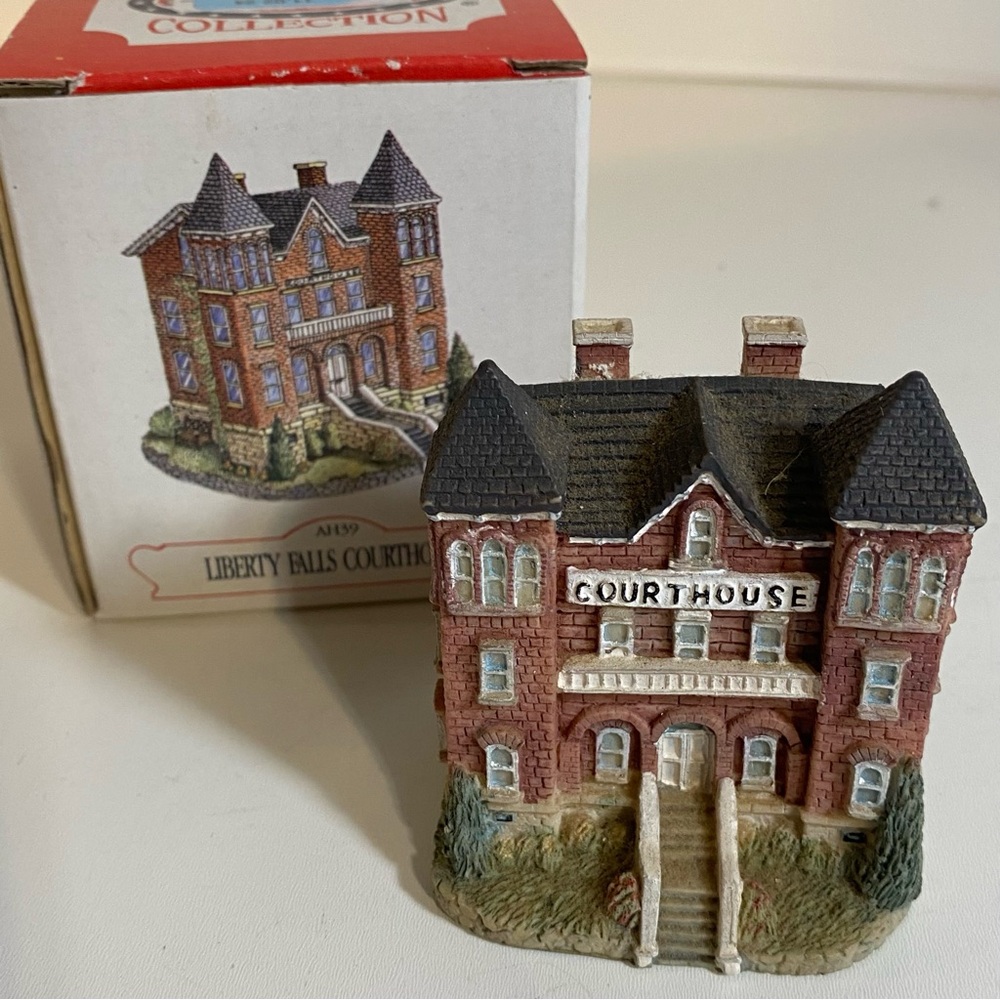 1993 Liberty Falls Collectible Village Liberty Falls Courthouse